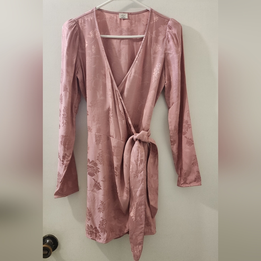 Wilfred Elegant Pink Wrap Dress, Size XXS,‎ Viscose.